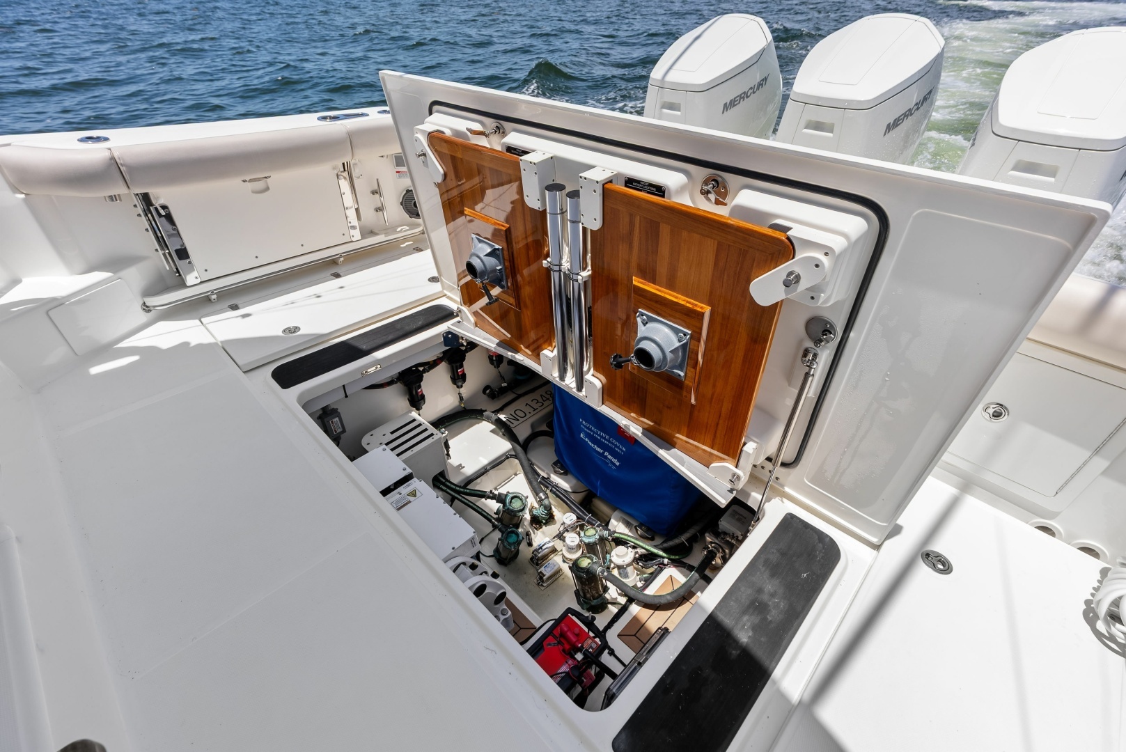 2023 Boston Whaler 405 Conquest - Image 40