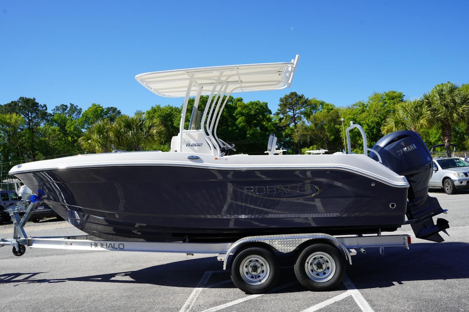 2026 Robalo R202 Explorer