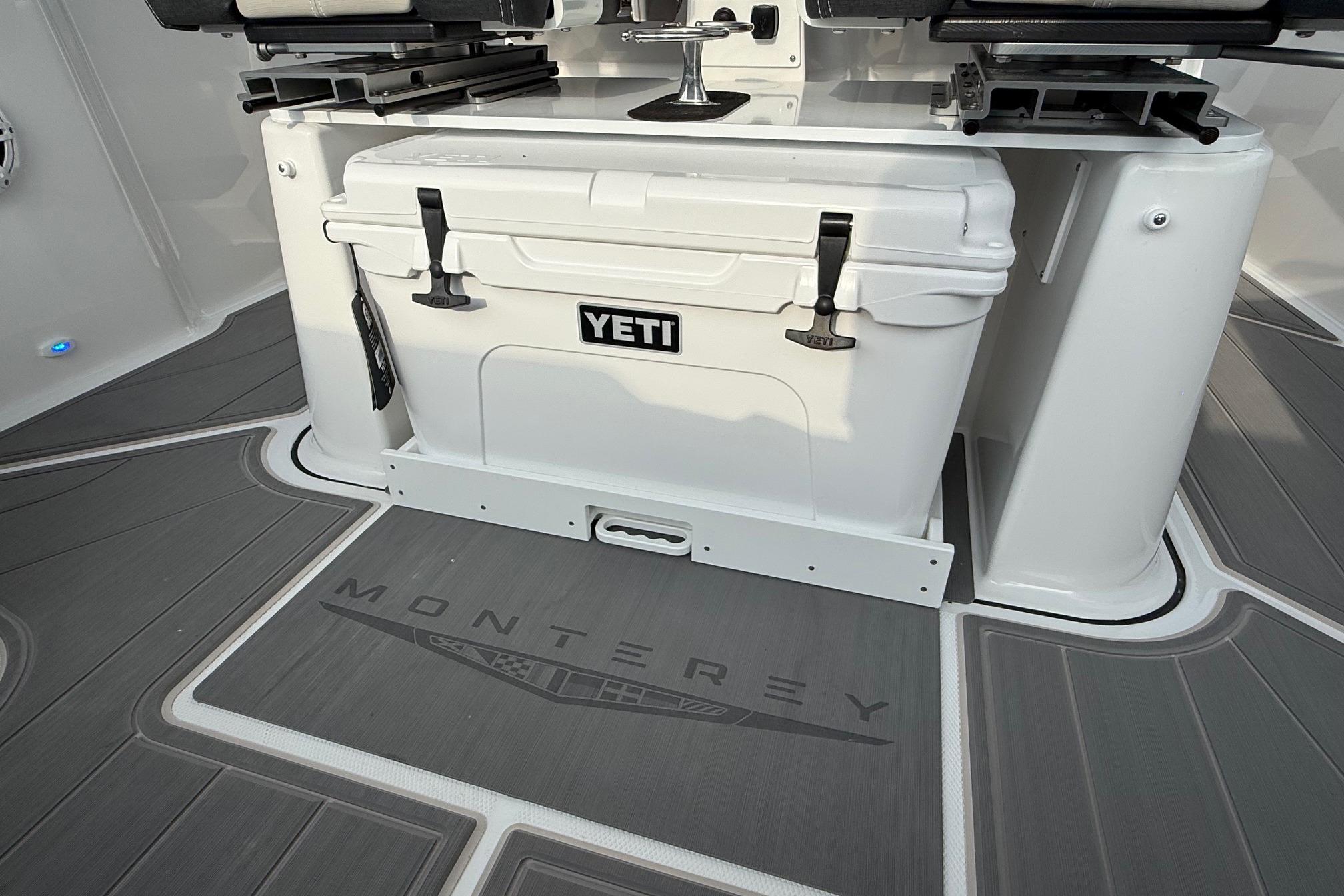 2026 Monterey Elite 25 OB boat deck with Yeti cooler and seating.