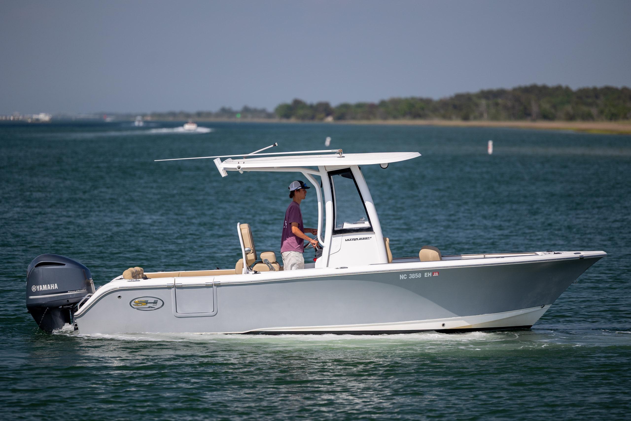 2018 Sea Hunt Ultra 235 SE