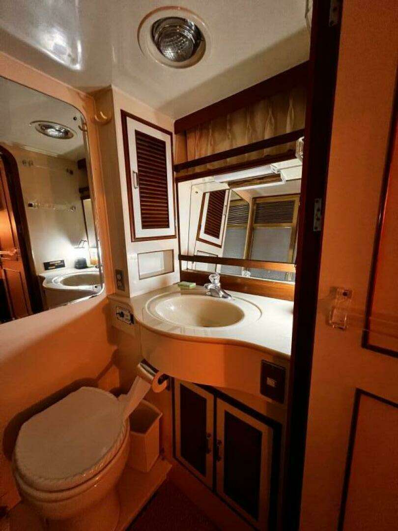1989 Hi-Star 48 Sundeck - Image 55