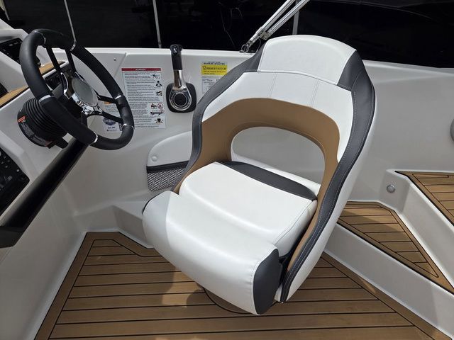2026 Starcraft SVX OB 191 w/140hp and Trailer - 24