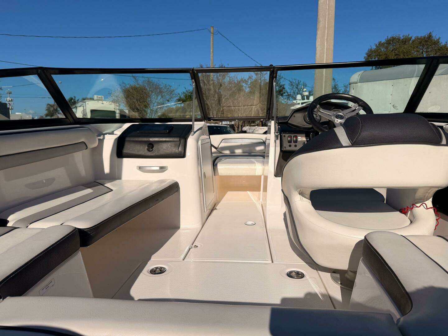 2017 Yamaha Boats AR195 - Image 12