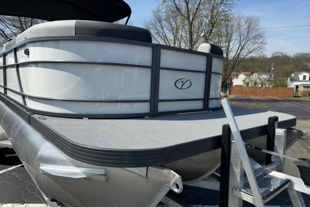 2025 Veranda Relax VR25VLC pontoon boat with sleek design and sturdy aluminum frame.
