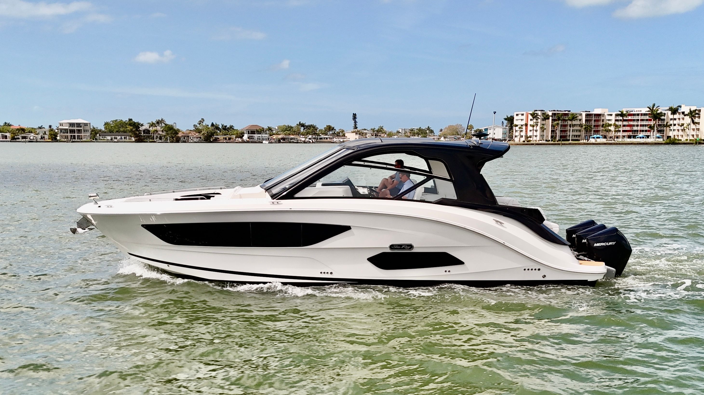 2023 Sea Ray Sundancer 370 Outboard