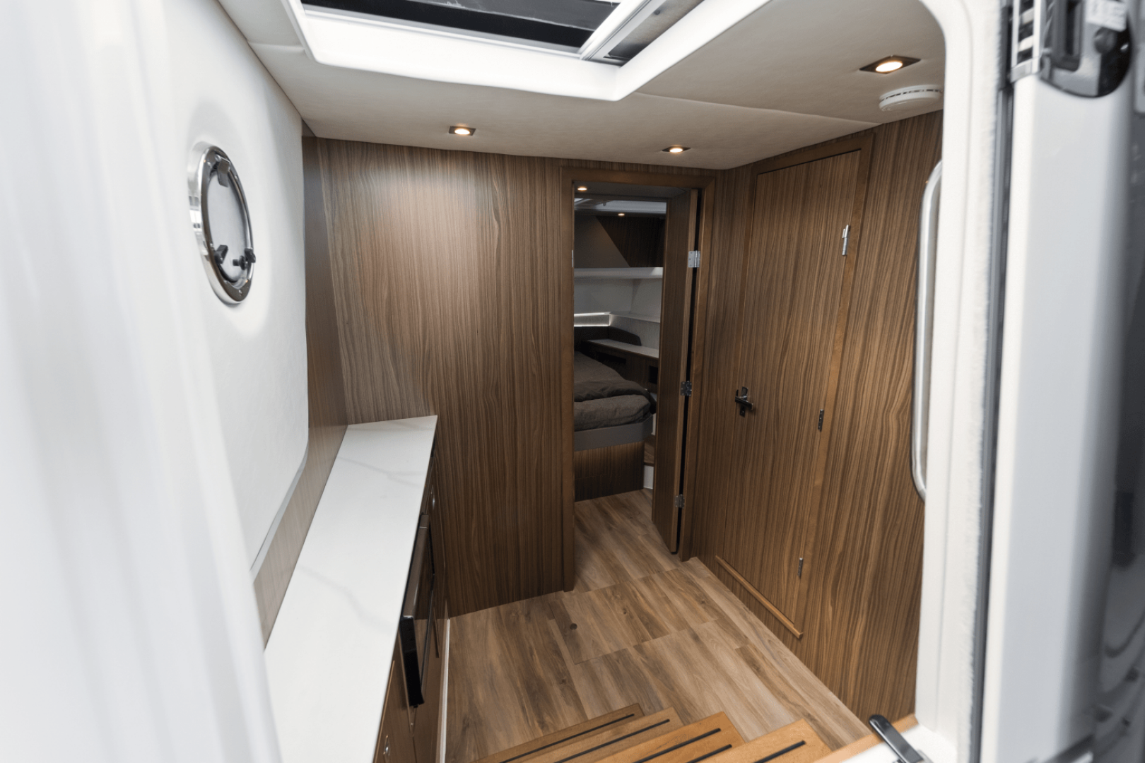 2026 Cruisers Yachts 50GLS OB - Image 24