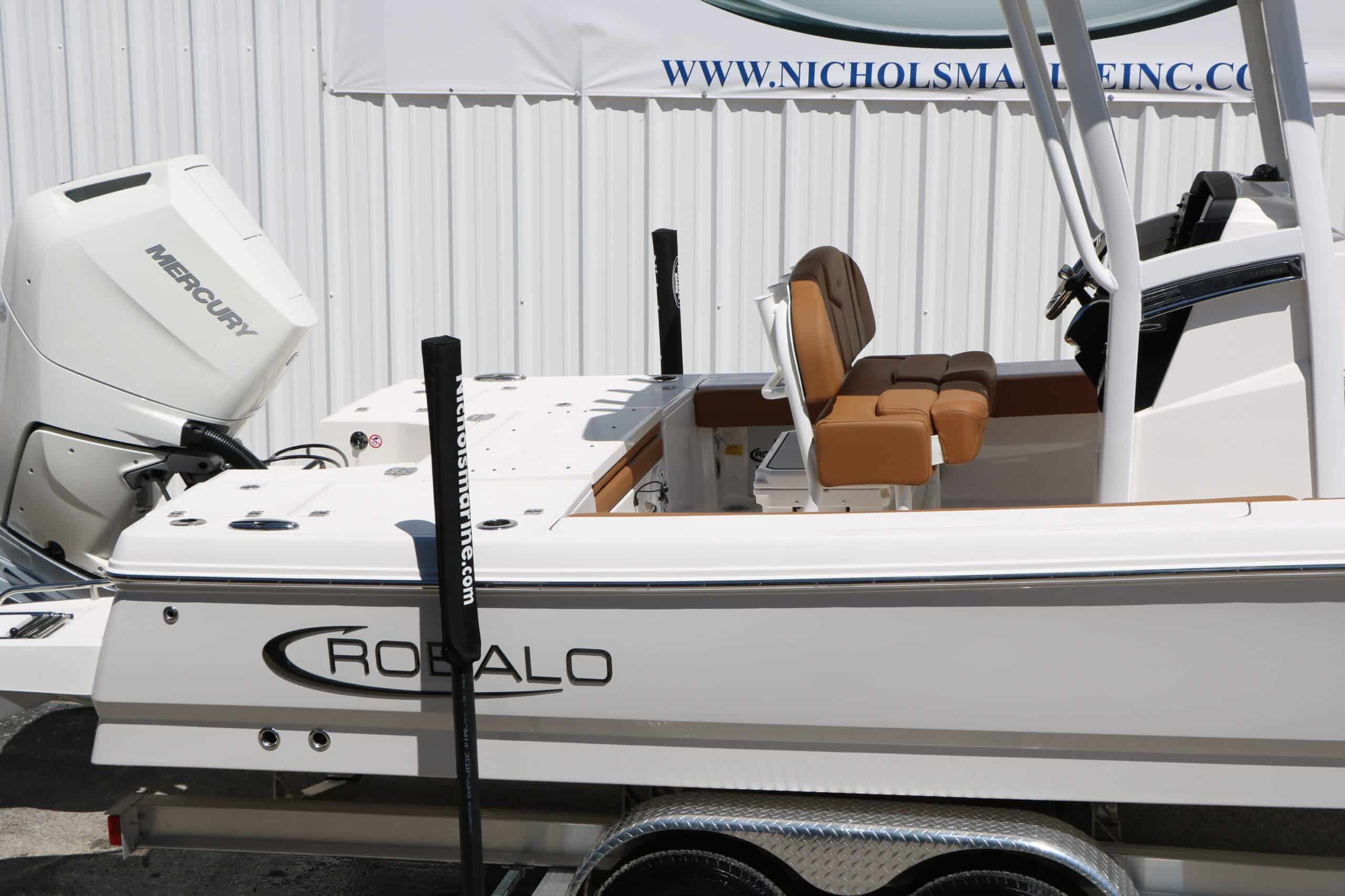 2026 Robalo 246 Cayman - 14