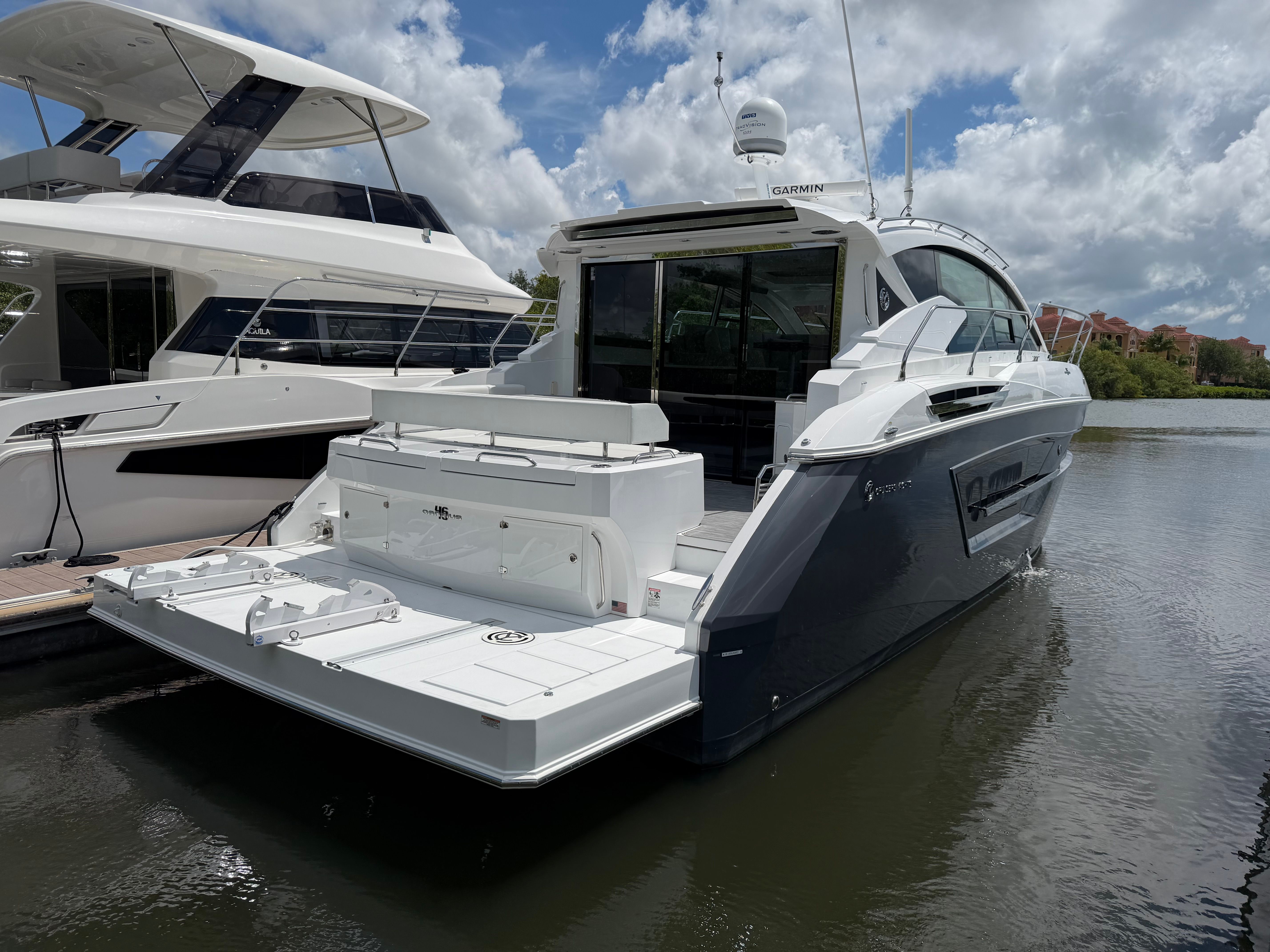 2022 Cruisers Yachts 46 Cantius