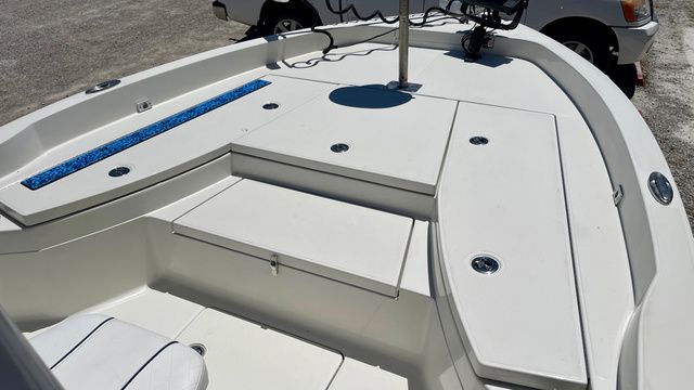 2022 Ranger 2510 Bay - 8