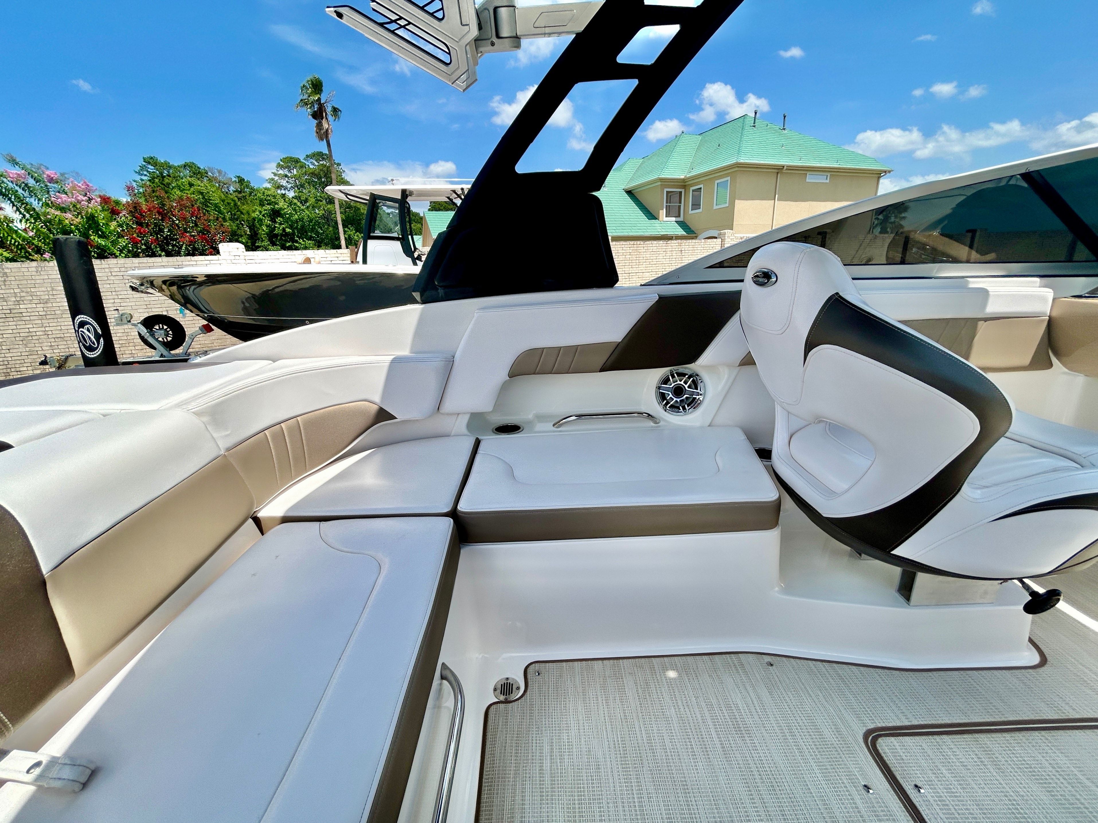 2018 Chaparral 23 Surf - 47