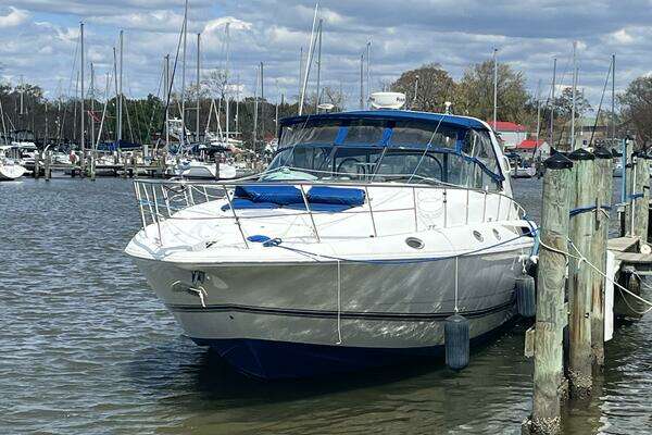 1998 Cruisers Yachts 4270