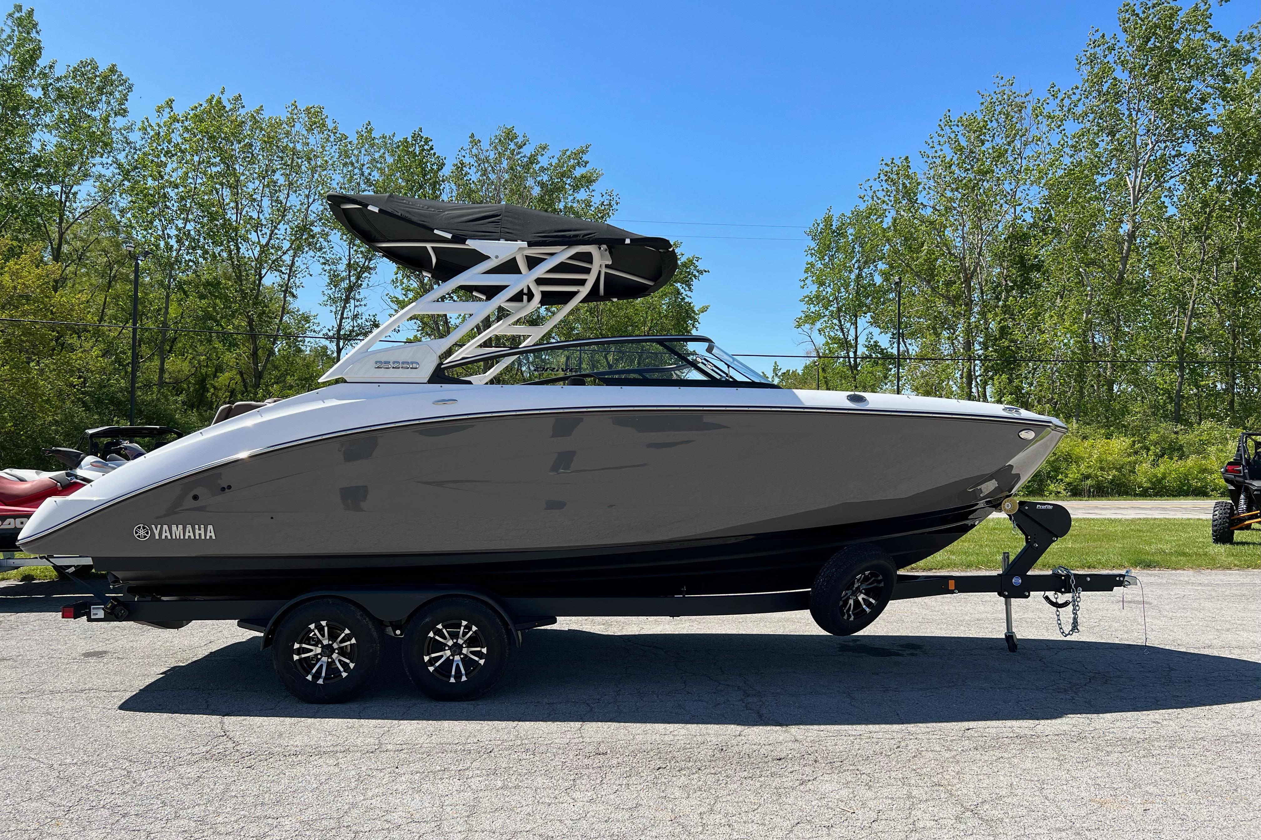2023 Yamaha Boats 252SD