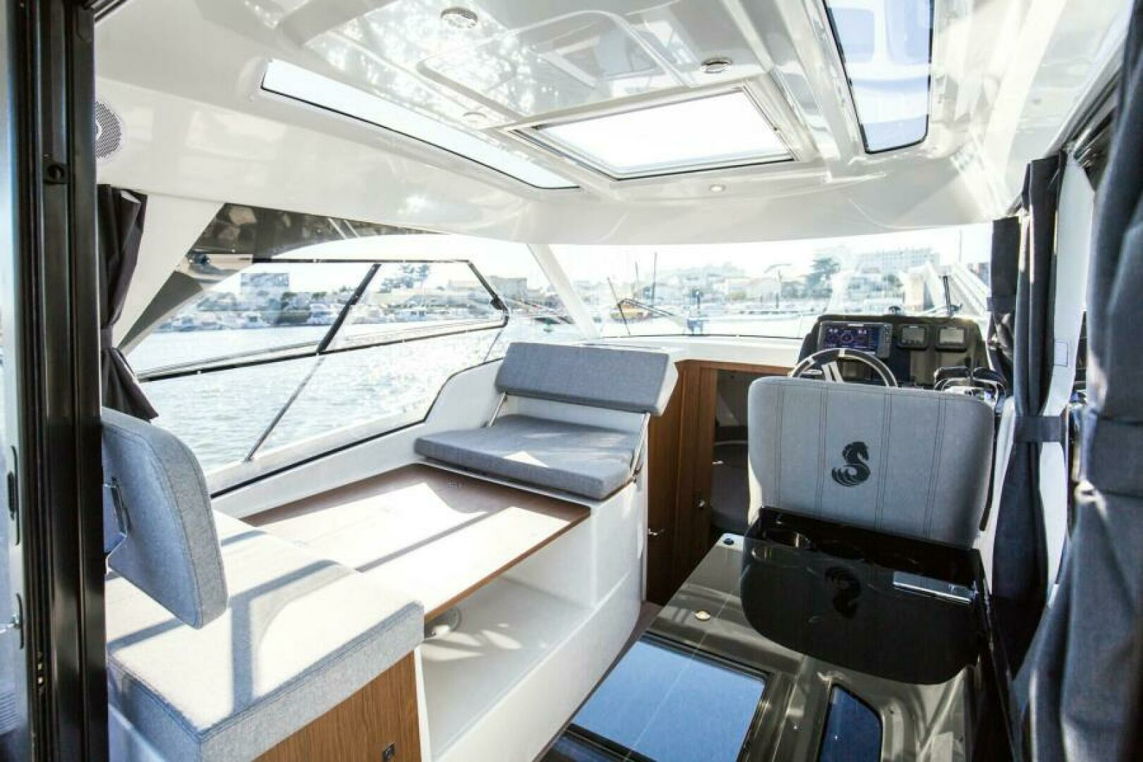 2025 Beneteau Antares 9 - Image 6