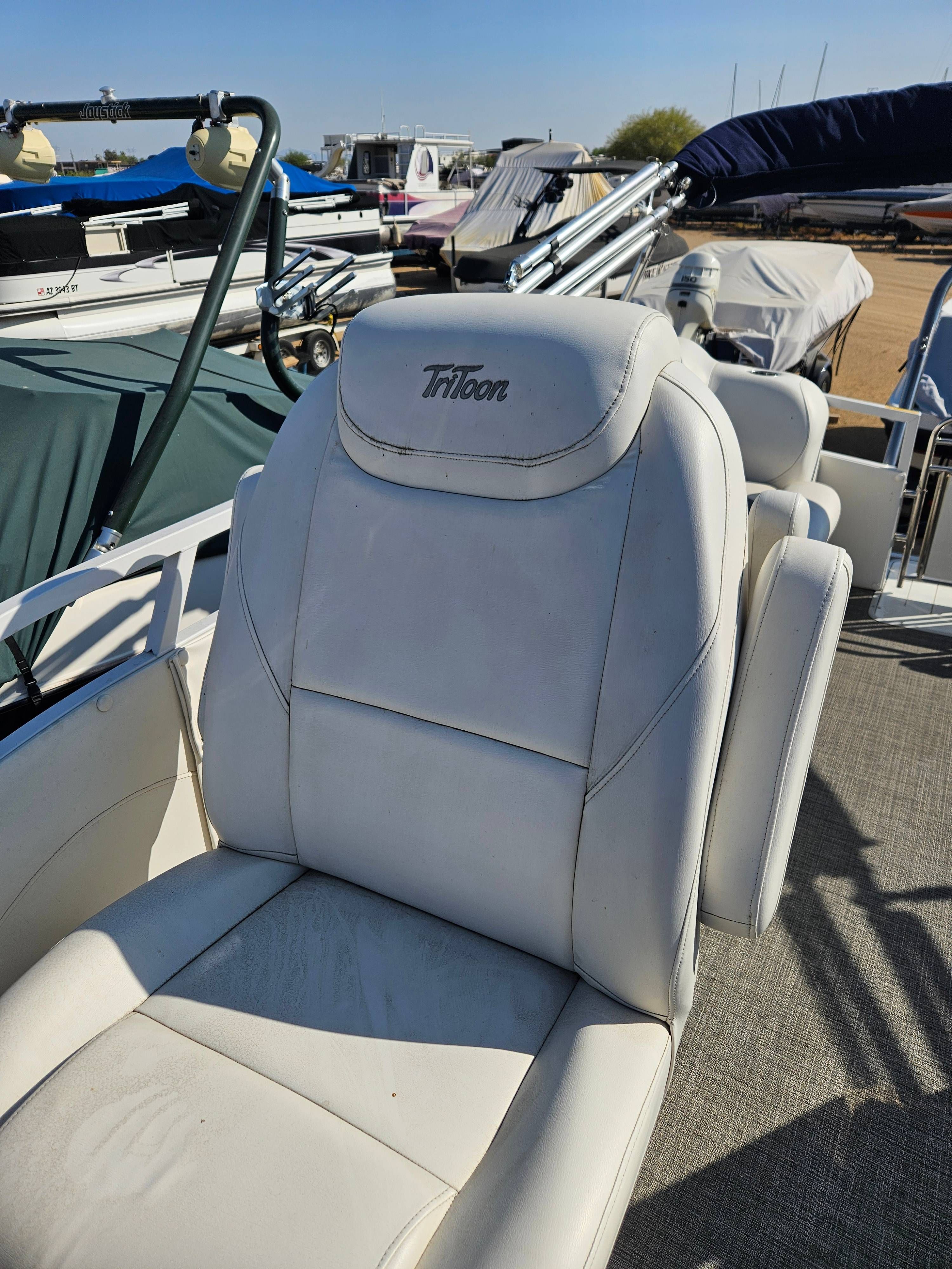 2017 JC Tritoon 28TT - 3