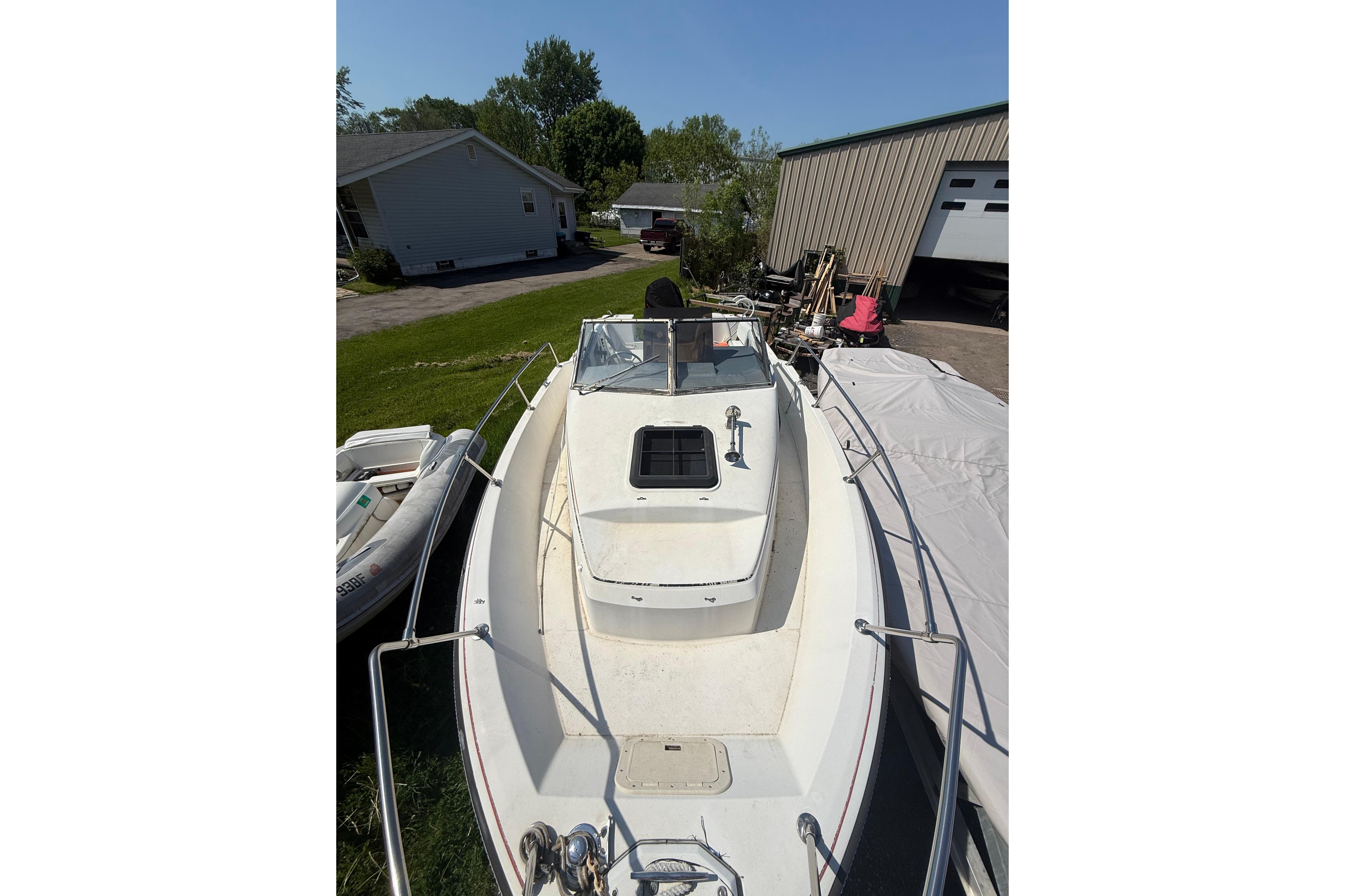 1990 Bayliner 2302 Trophy Walkaround