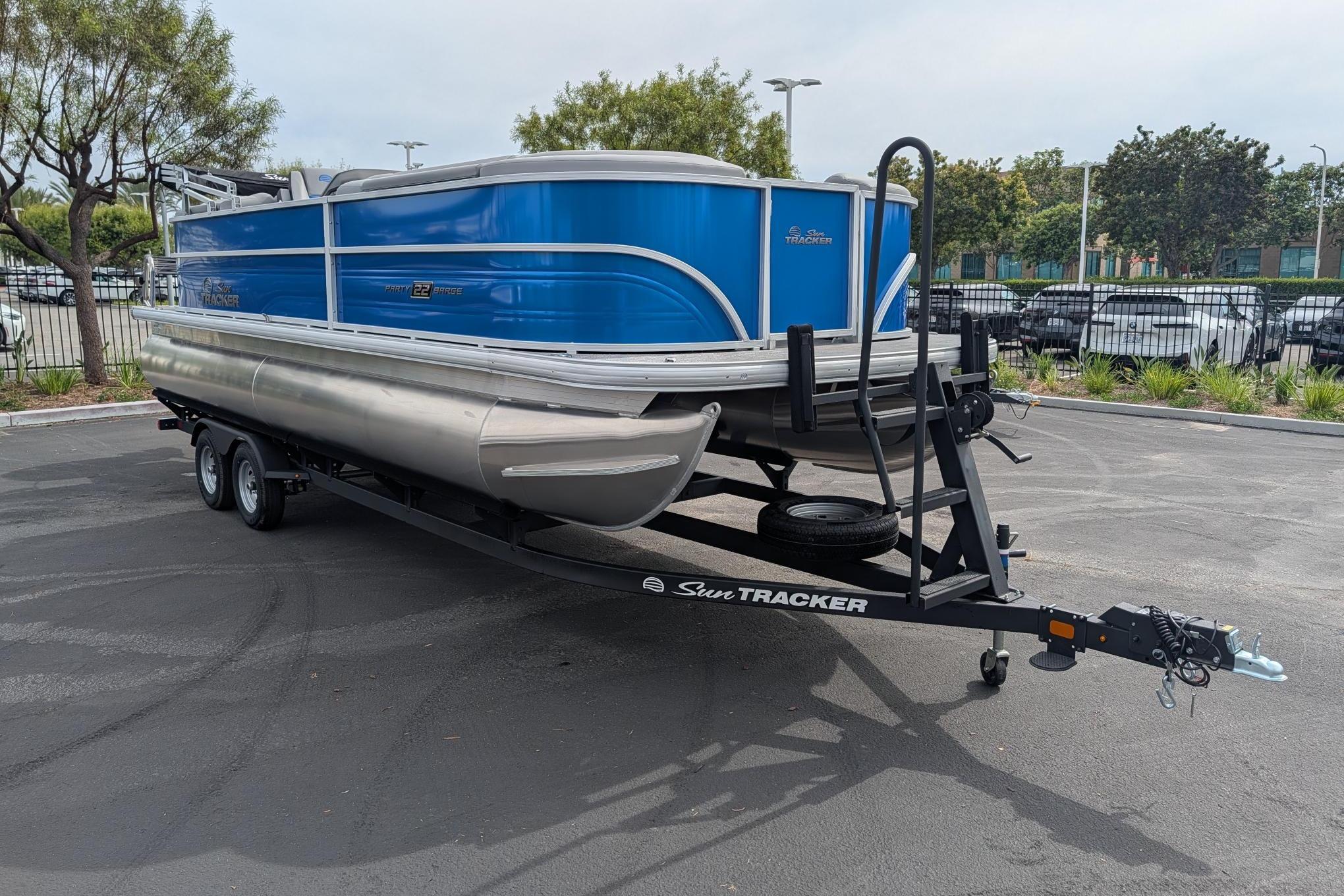 2026 Sun Tracker Party Barge 22 DLX