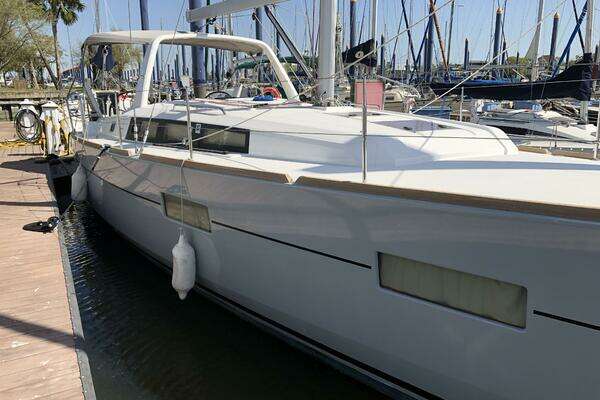2017 Beneteau Oceanis 38 Weekender