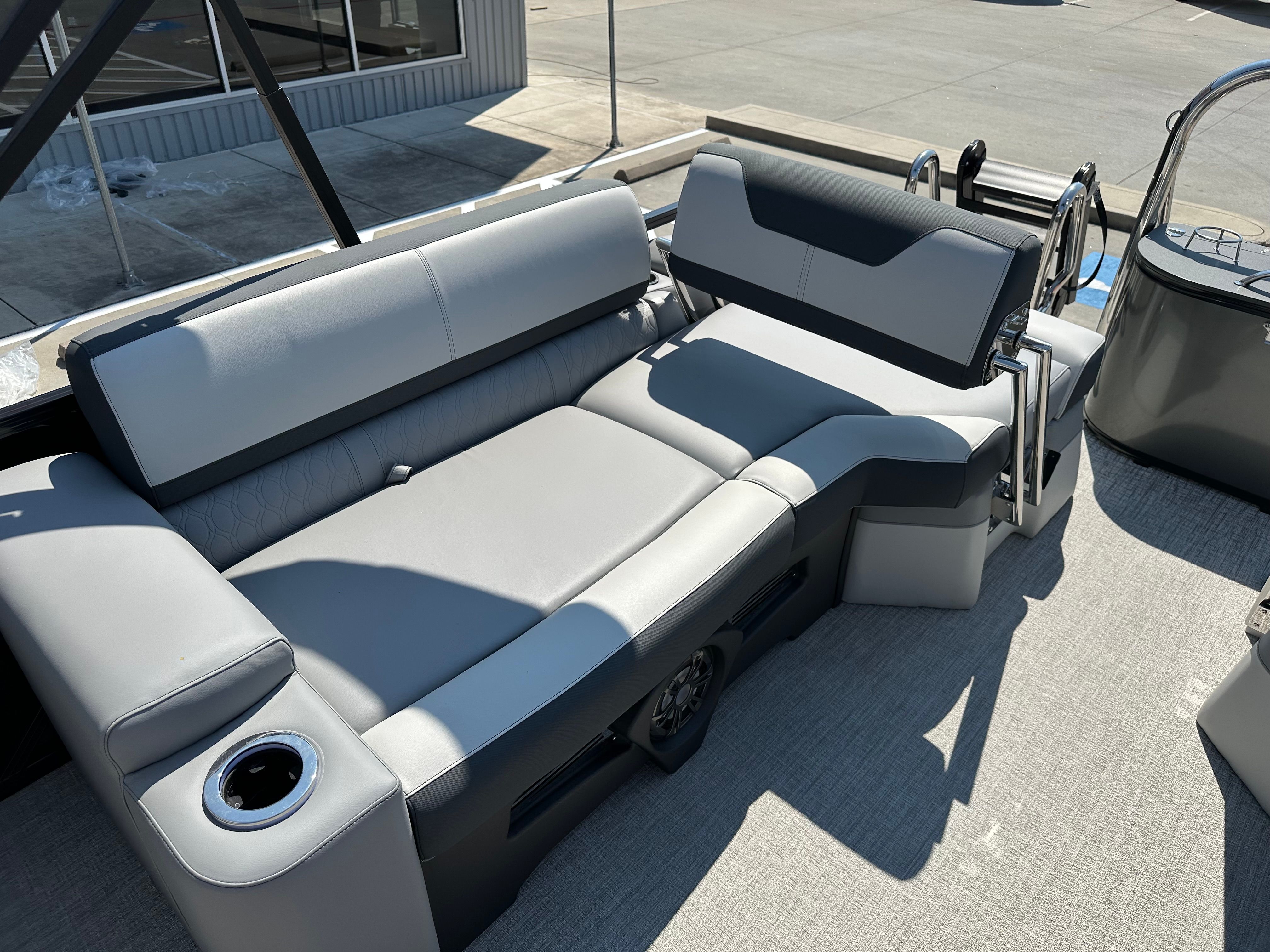 2025 Avalon LSZ Quad Lounge Shift - 23' - 33