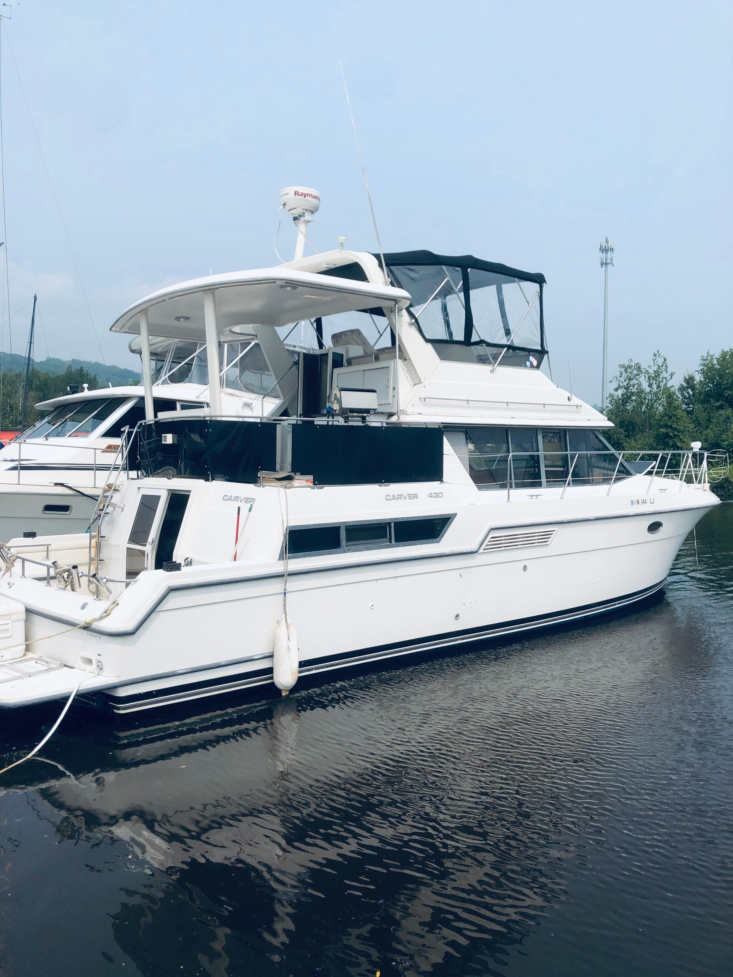 1994 Carver 430 Cockpit Motor Yacht