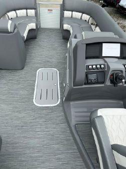 2023 Bennington 24 LX Swingback - 5