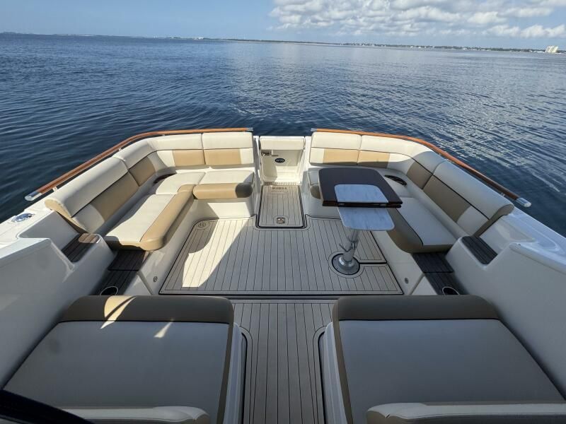 2014 Tiara Yachts 3100 Coronet - 6