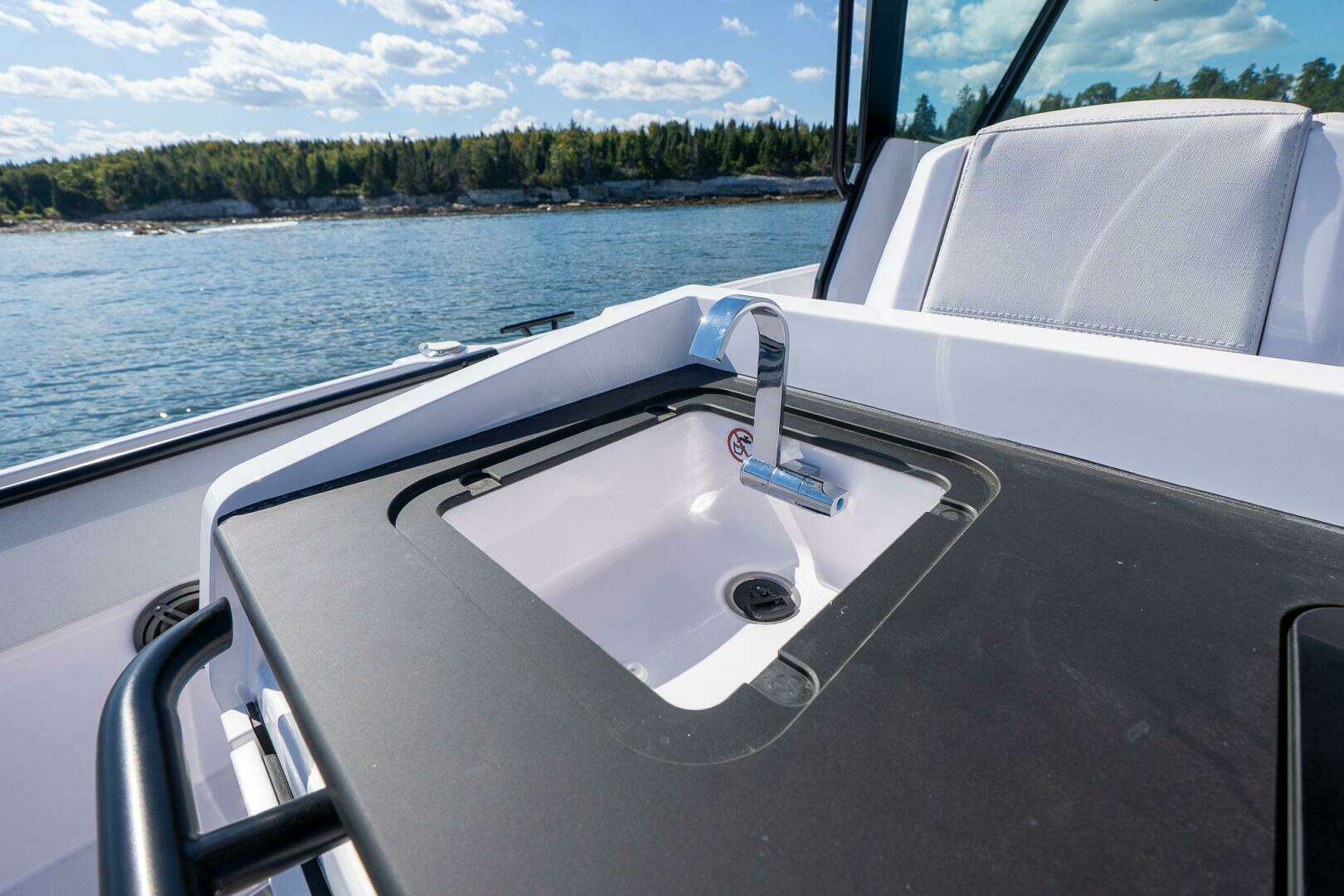 2025 Axopar CCX Center Console - Image 12