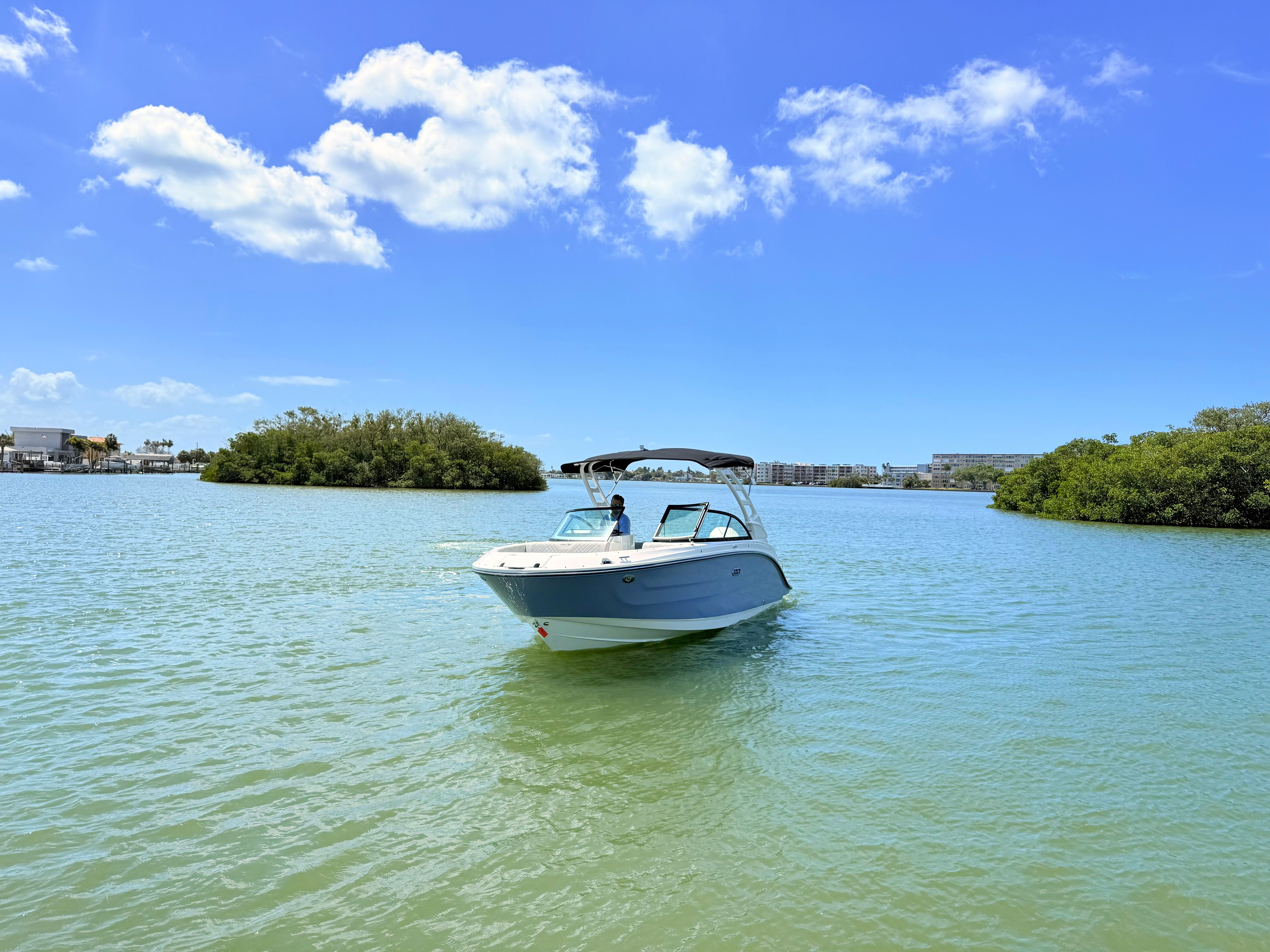 2026 Sea Ray SDX 230 Outboard - 13