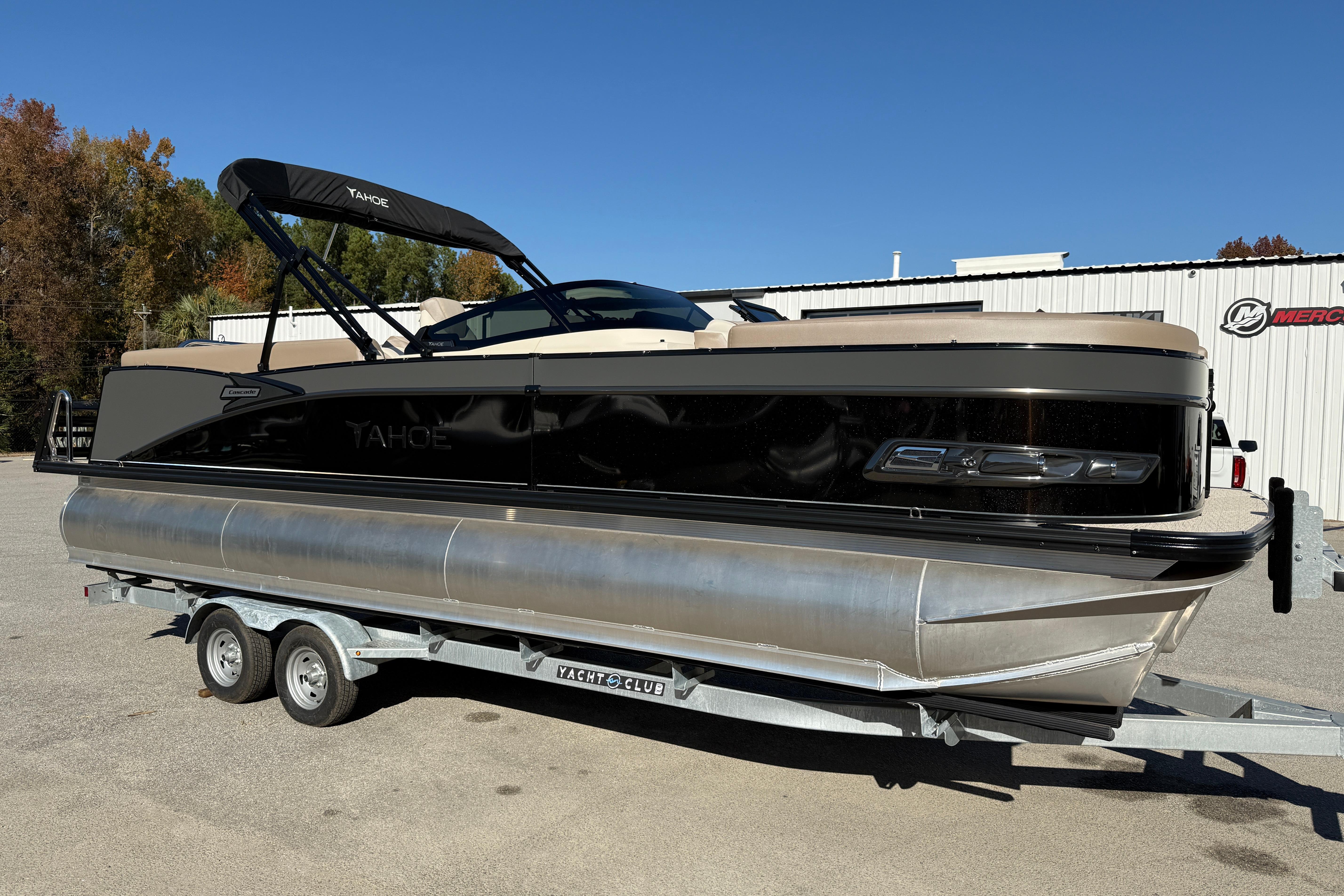 2026 Tahoe Pontoon Cascade Quad Lounger Windshield