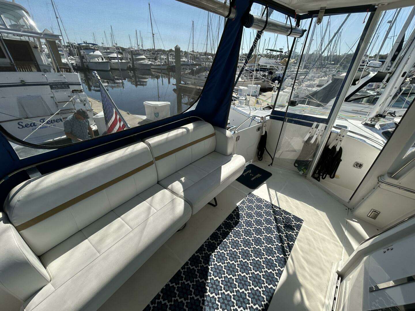 2005 Carver 366 MY - Image 26