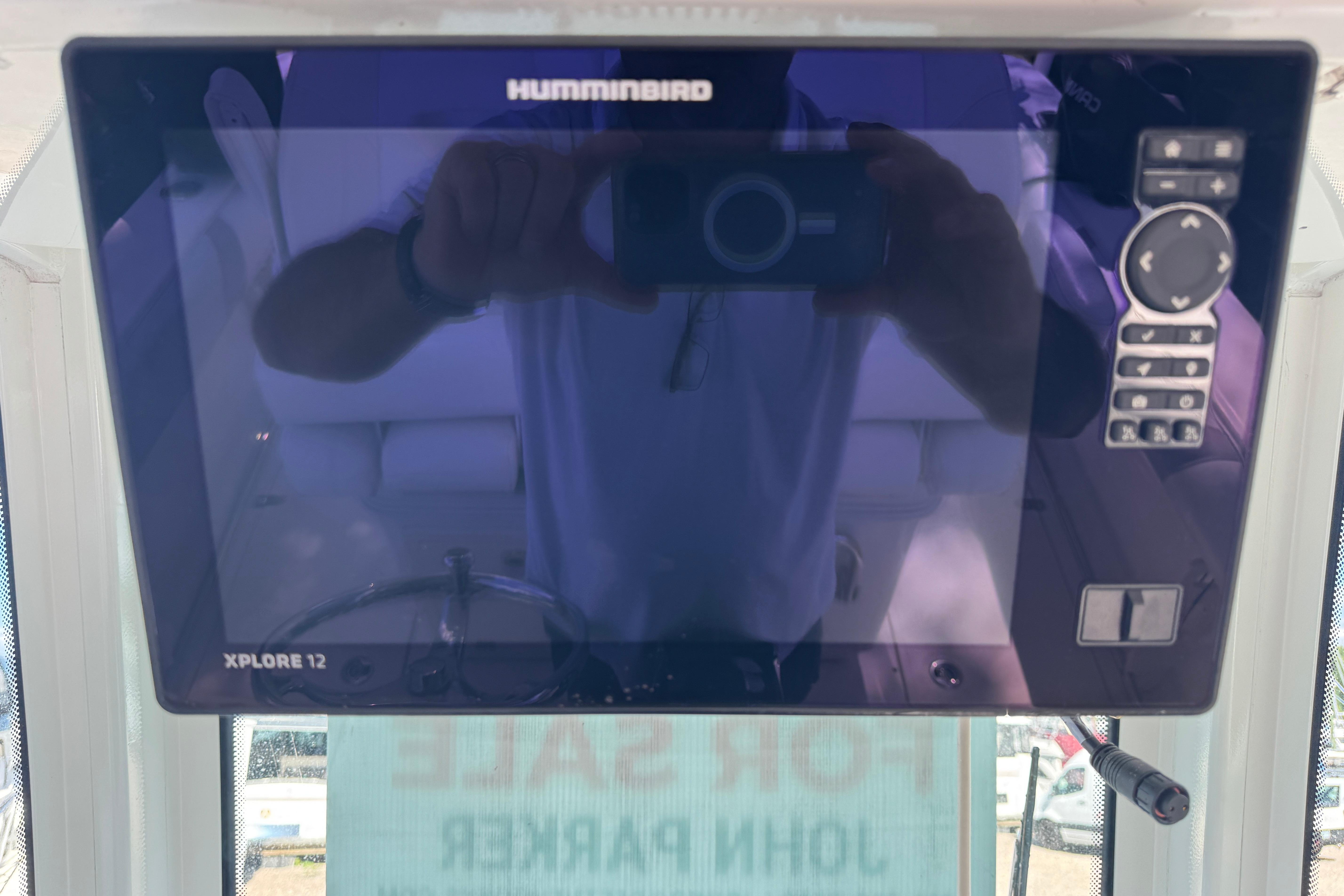 Humminbird Xplore 12 marine display on 2014 Boston Whaler 250 Outrage boat.