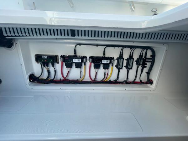 2026 Mag Bay 43 Center Console - 80