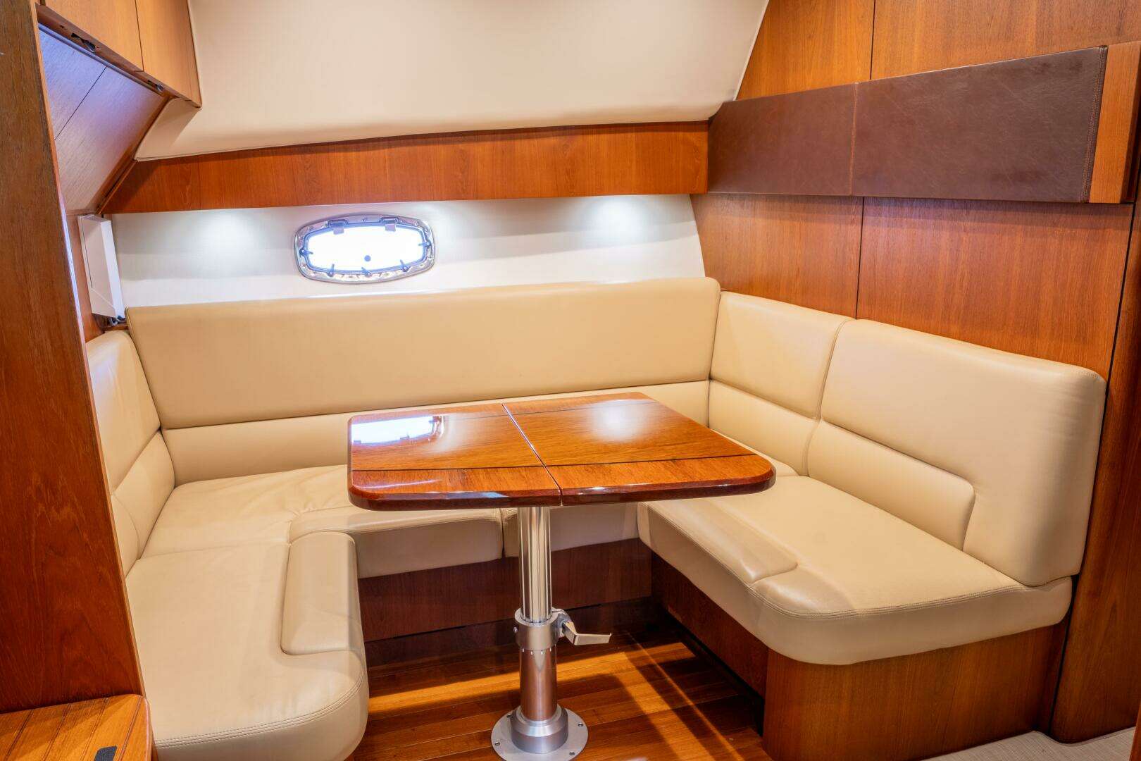 2015 Tiara Yachts 4300 Open - Image 7