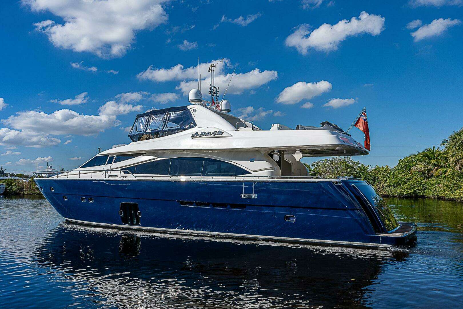 2006 Ferretti Yachts 830 - Image 12