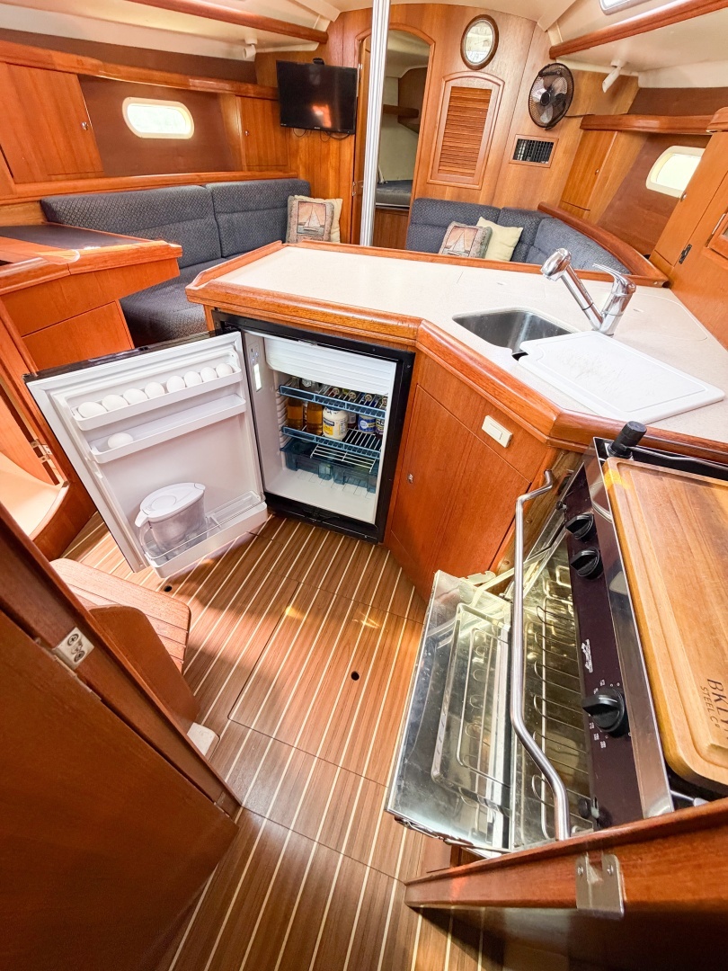 2005 Hunter 36 - Image 68