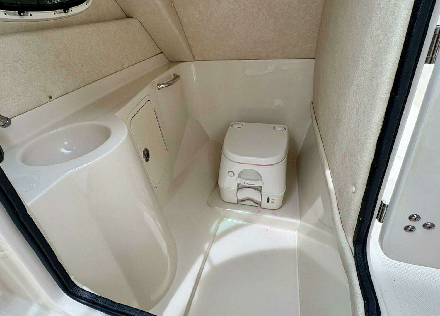 2010 Sea Ray 260 Sundeck - Image 21