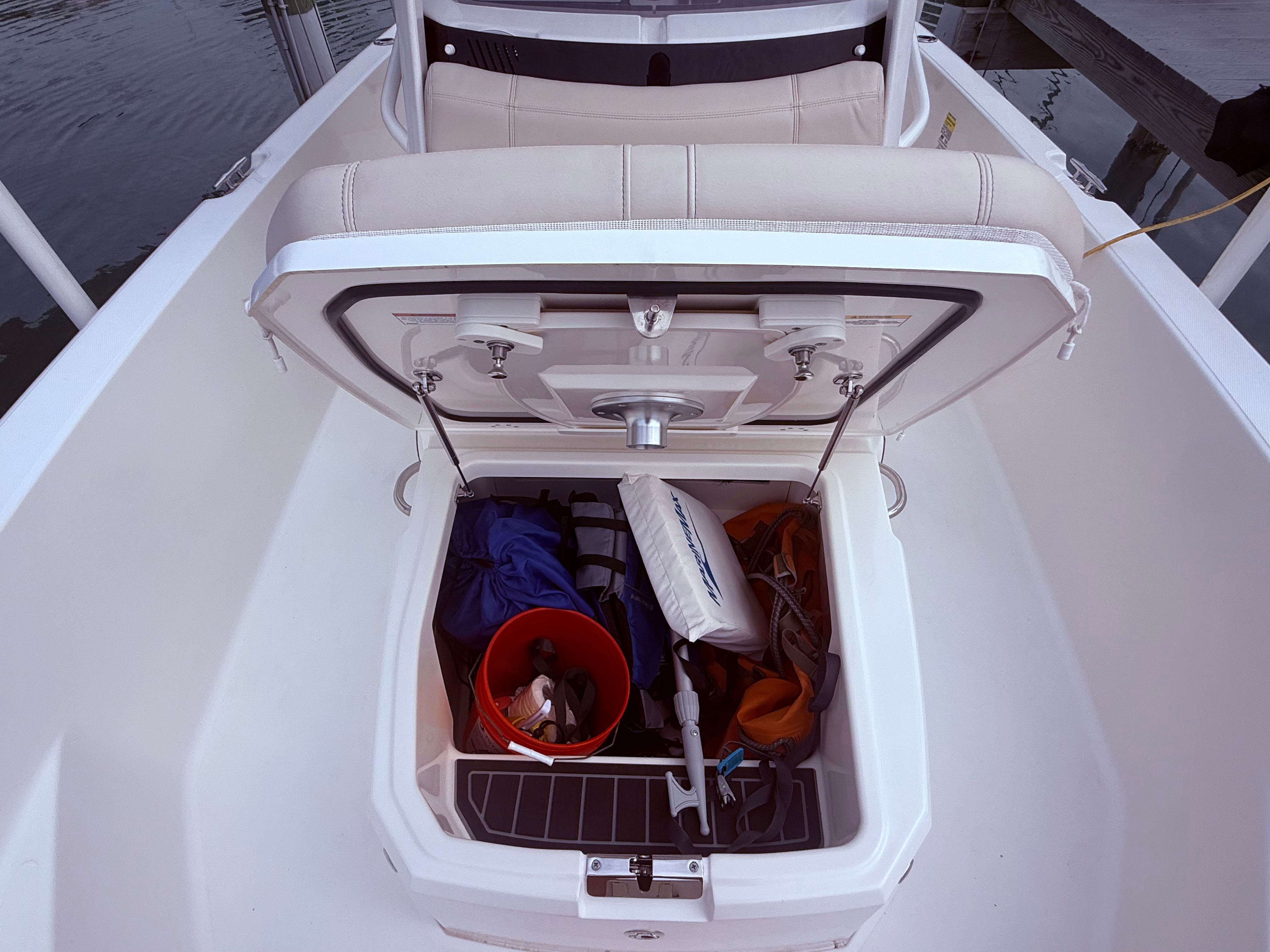 2024 Boston Whaler Dauntless - 30