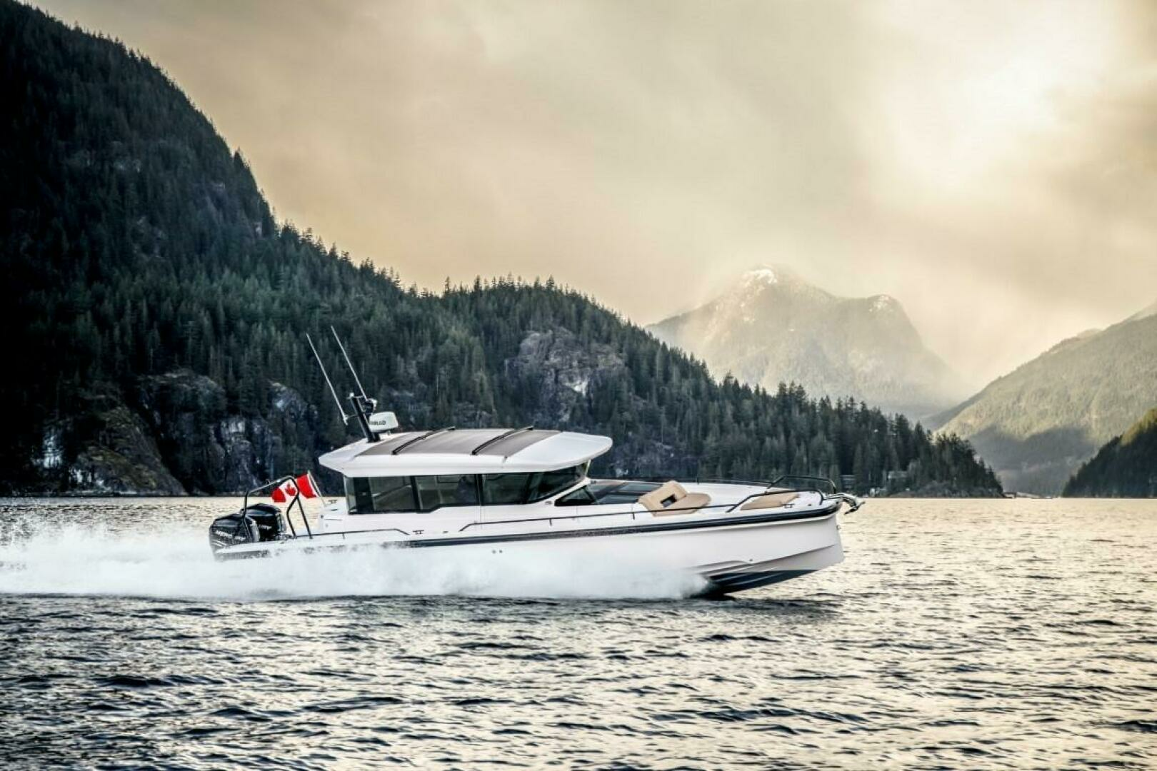 2024 Axopar 37XC CROSS CABIN - Image 5