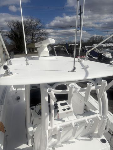 2026 Sportsman Open 302 Center Console - 13