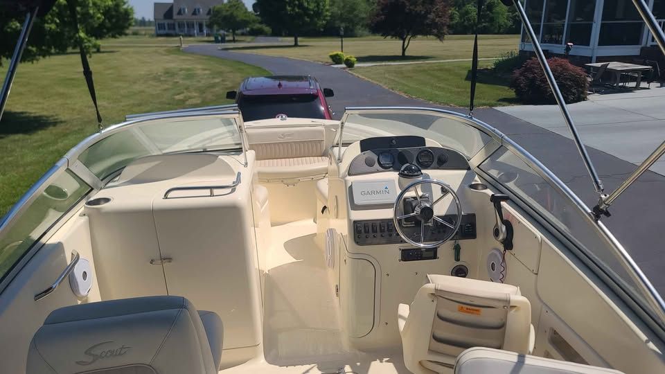 The image shows the cockpit of a 2005 Scout 222 Dorado boat, parked on a trailer.