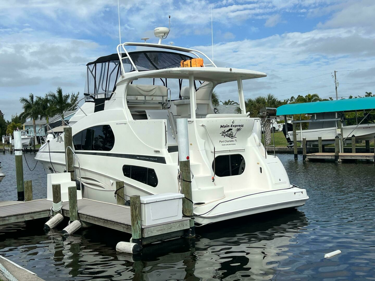 2002 Silverton 39 Motor Yacht - Image 7