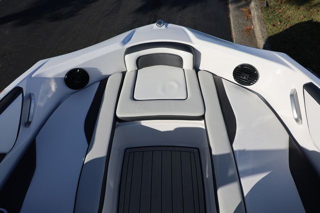 2026 Yamaha Boats 195 S BOTH COLOR AVAILABLE - 21