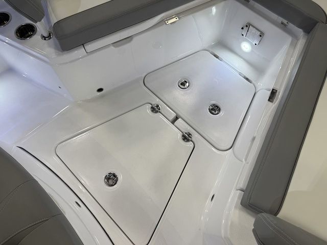 2026 Everglades 285 Center Console - 39