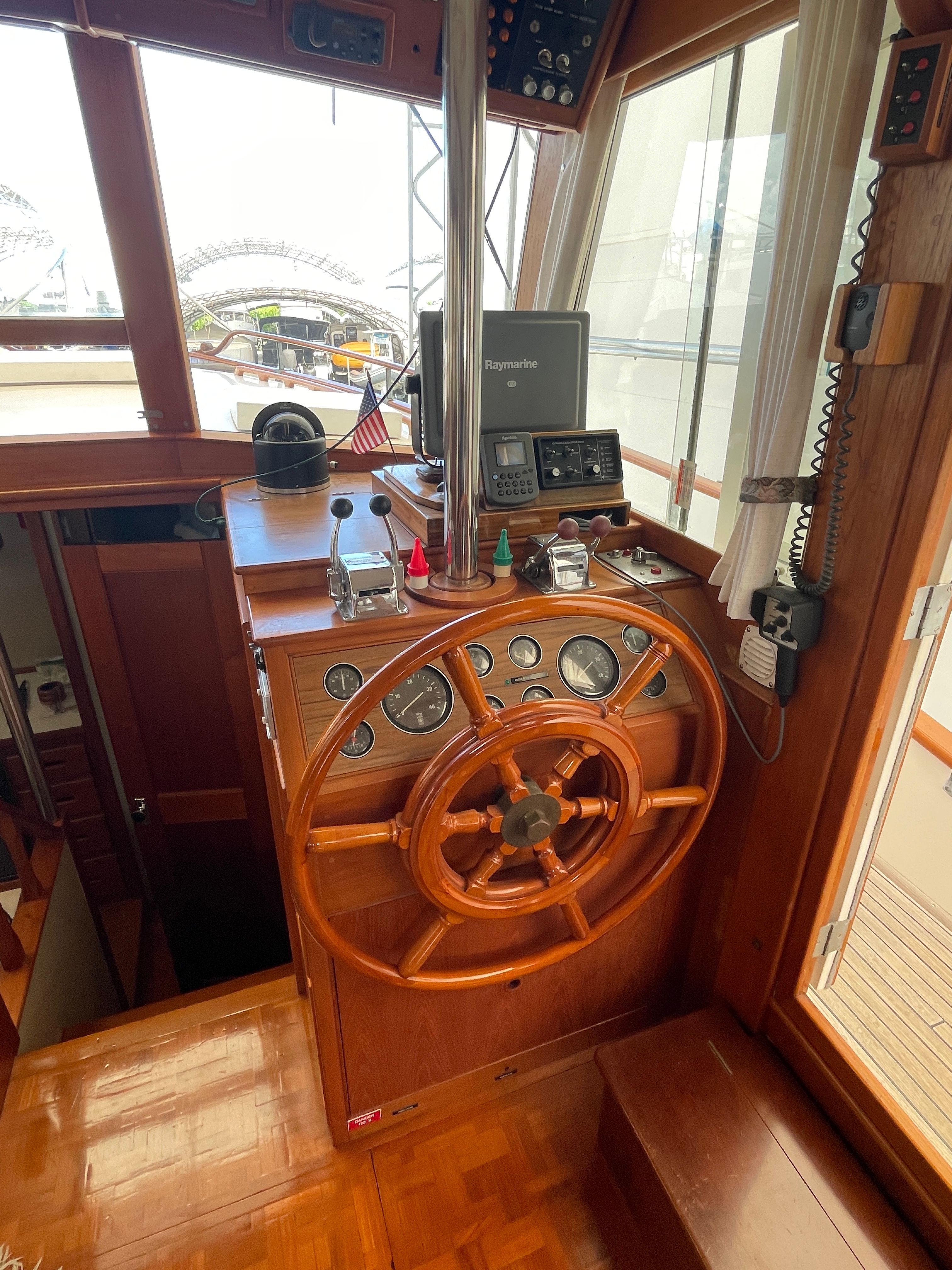 1985 Grand Banks 42 Motor Yacht - 24