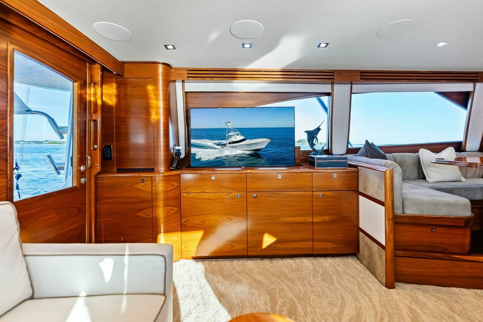 2023 Viking 64 Convertible - Image 5