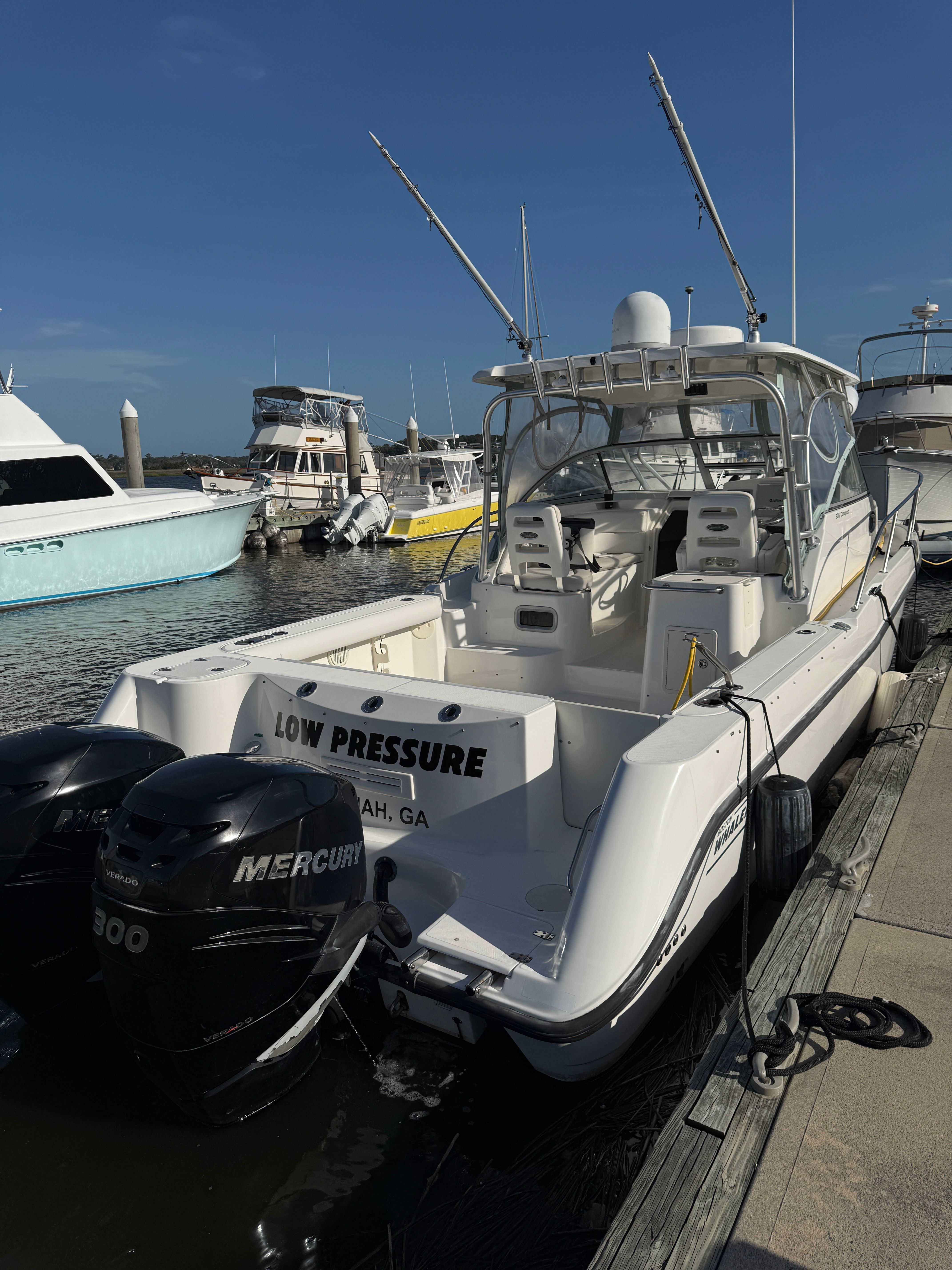 2010 Boston Whaler 305 Conquest