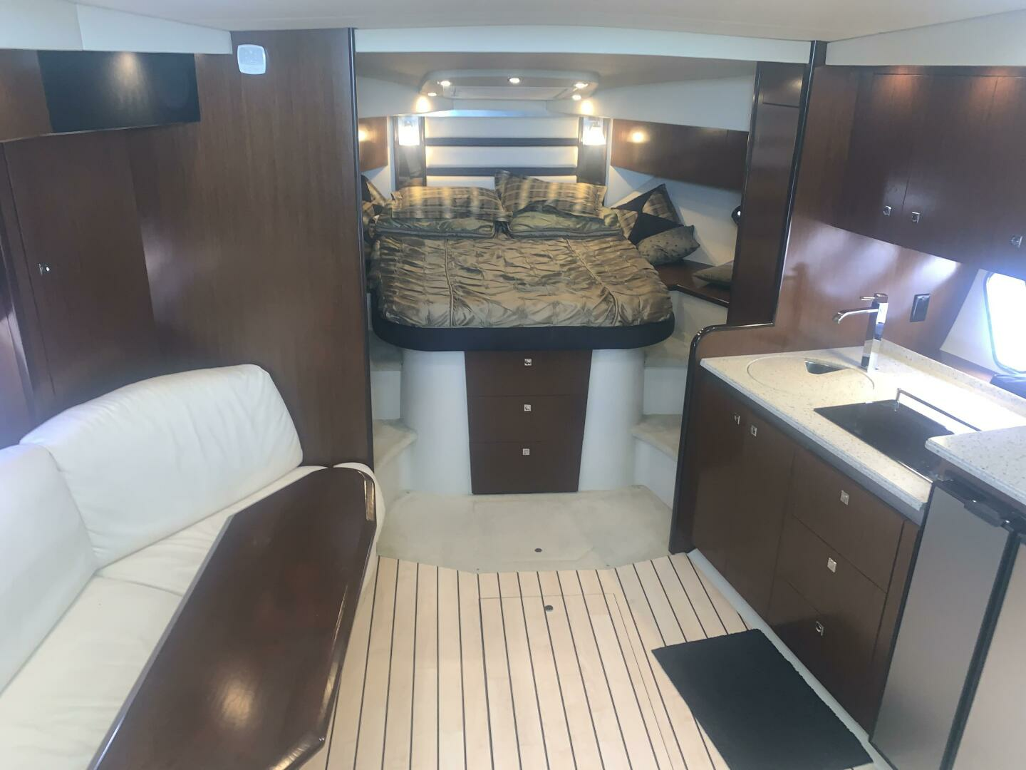 2011 Cruisers Yachts 420 Sports Coupe - Image 31