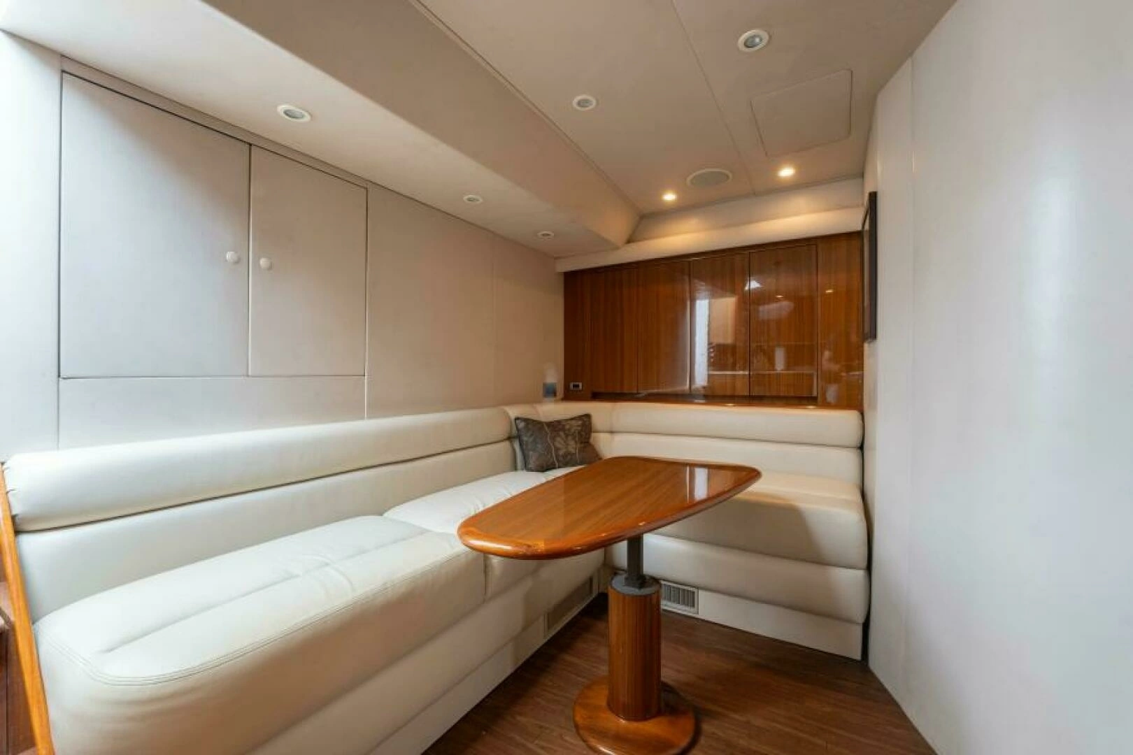 2009 Viking 45 Open - Image 8