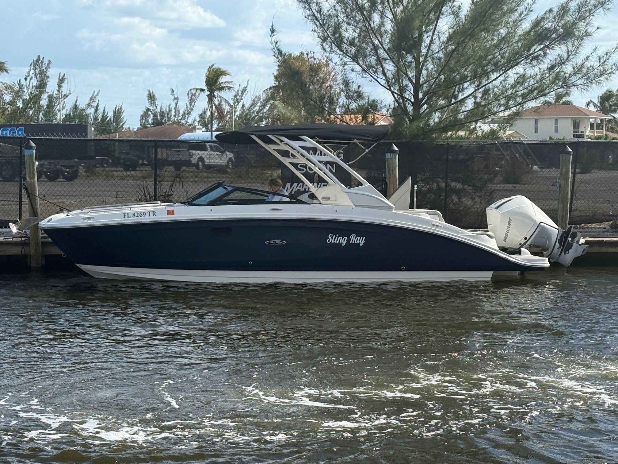 2024 Sea Ray SDX 270 Outboard