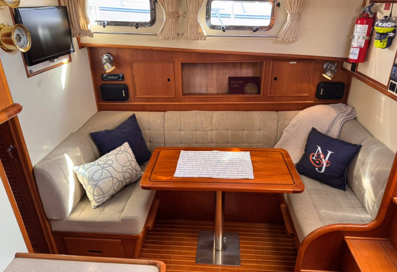 1999 Grand Banks Yachts — - Image 20