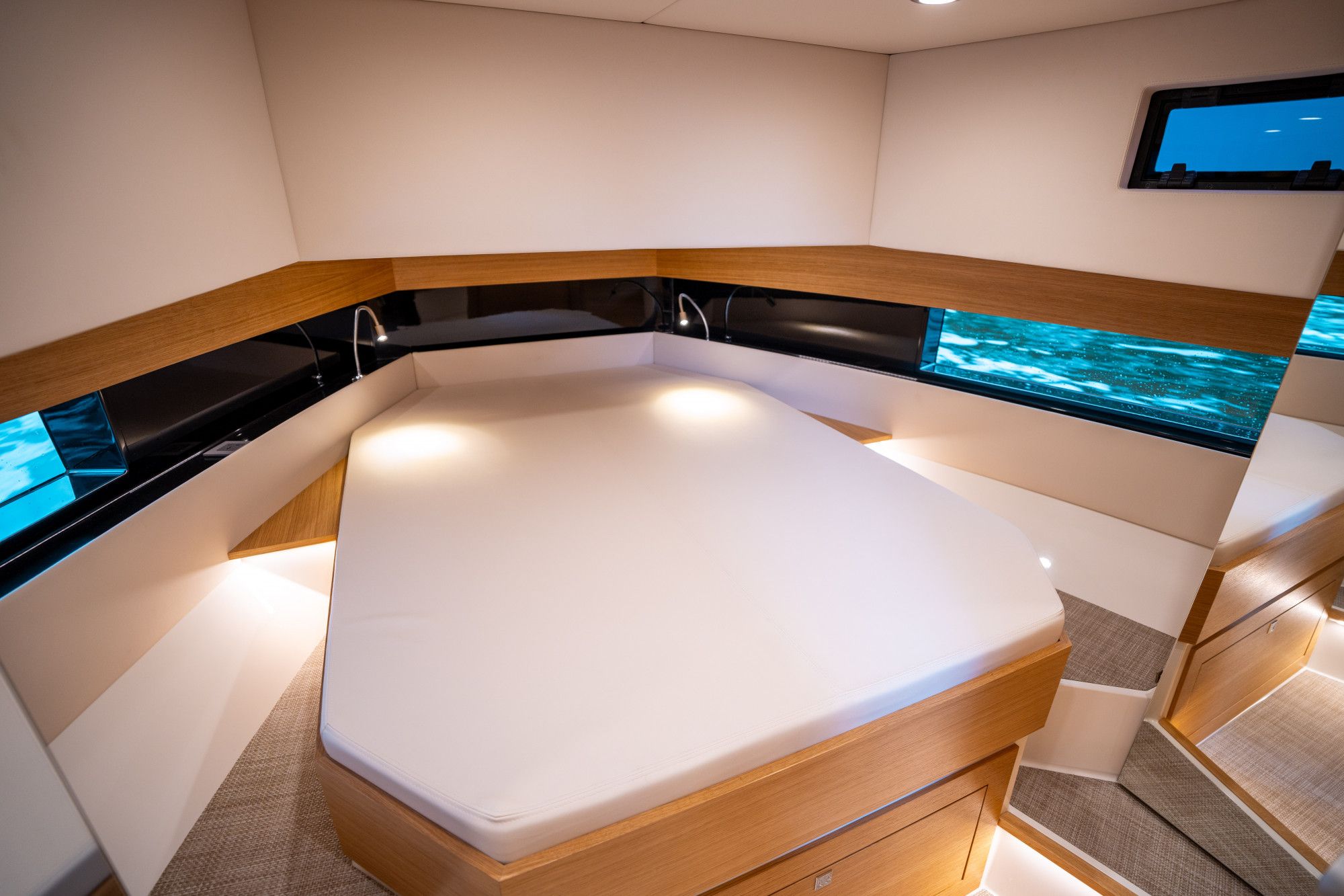 2025 De Antonio Yachts D42 Open - 36